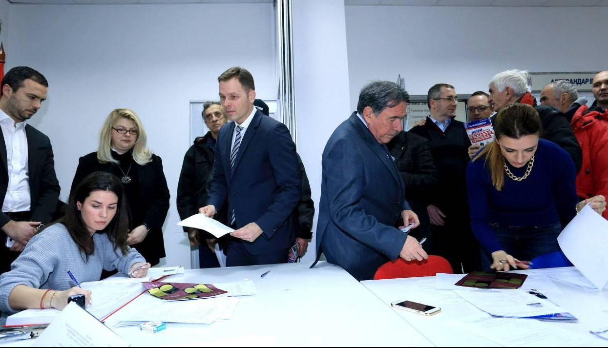 (FOTO) STIŽE PODRŠKA! Siniša Mali potpisao  listu "Aleksandar Vučić - Zato što volimo Beograd"!